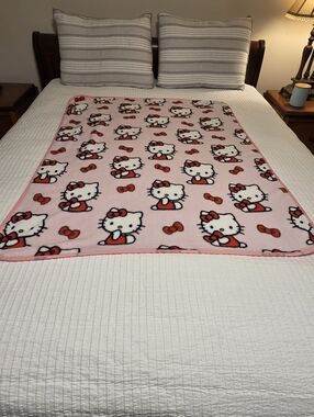 Hello KittyThrow Blanket